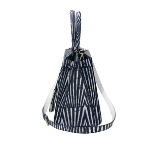 Cara Tote Medium_Saddle Chain M_Indigo
