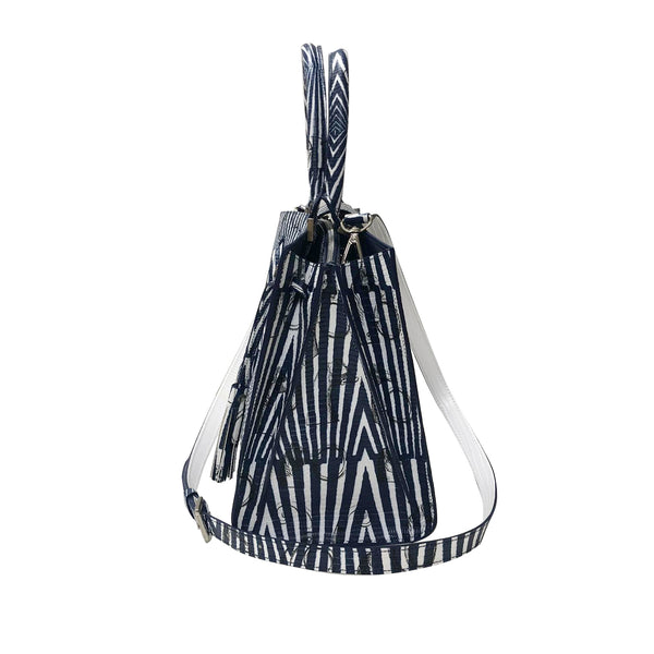 Cara Tote Medium_Saddle Chain M_Indigo